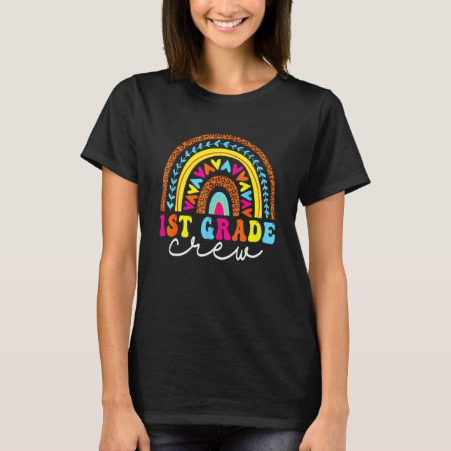 Camiseta 1st Grade Crew Back To School Rainbow Teachers Kid (Frente)