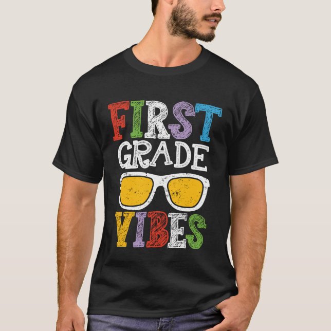 Camiseta 1st Grade Vibes Back To School  First Day Teacher  (Frente)