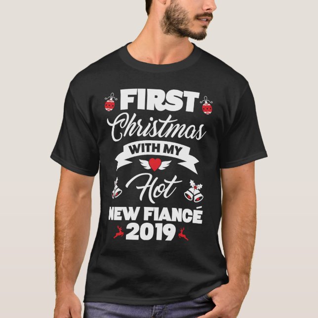 Camiseta 2019 Couple Idea First Christmas With My Hot New F (Frente)