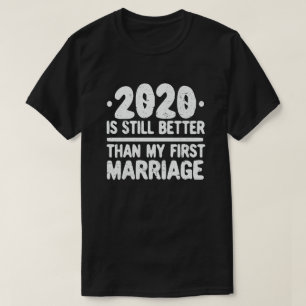 Camiseta 2020 Ainda É Melhor Que O Meu Primeiro Casamento 
