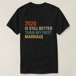 Camiseta 2020 Ainda É Melhor Que O Meu Primeiro Casamento 