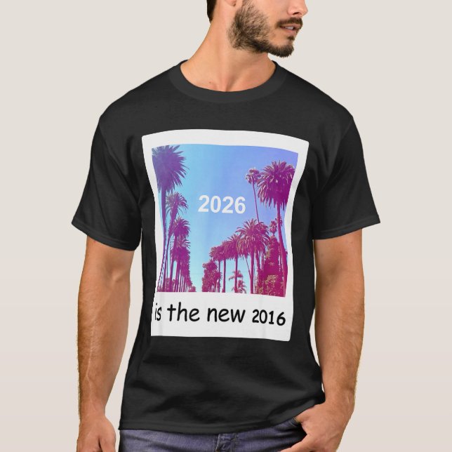 Camiseta 2026 Is The New 2016 Nostalgic 2016 Summer Vibes D (Frente)