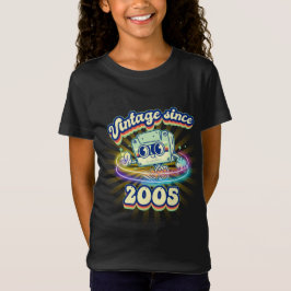 Camiseta 20 de Fita Cassete com Nascer Retro Vibes 2005 Ani