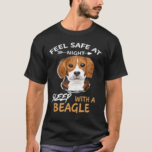 Camiseta 26 Sinta-se Seguro à Noite Dormindo Com Um Beagle (Frente)