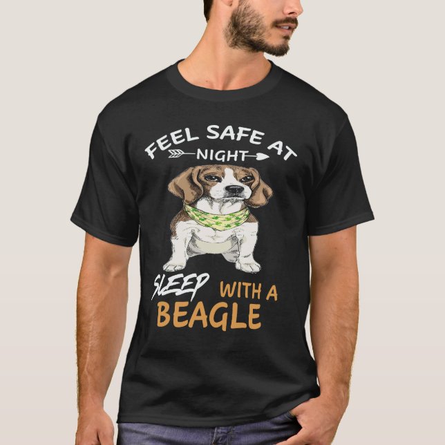 Camiseta 27 Sinta-se Seguro à Noite Durma Com Um Beagle (Frente)