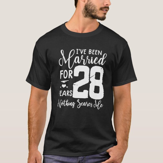 Camiseta 28 Anos Casados Com O Funny Casal 28. (Frente)