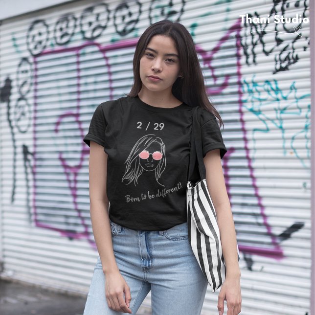 Camiseta 2 / 29 Nascer de ser diferente no aniversário do s (Criador carregado)