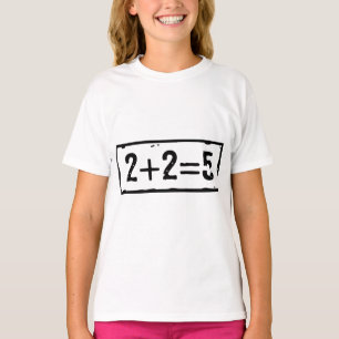 Camiseta 2 mais 2 é igual a 5