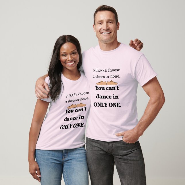 Camiseta 2 Sapatos ou Nenhum Pers. Unisex (Unissex)
