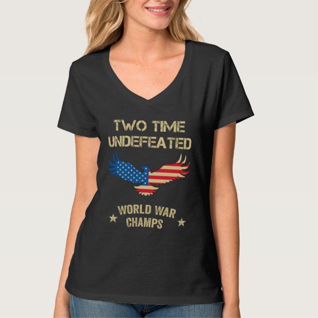 Camiseta 2 Time Undefeated World War Champs Patriotic July  (Frente)