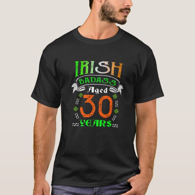 Camiseta 30 Anos De Inibição Irlandesa Oferece Presente Irl (Frente)