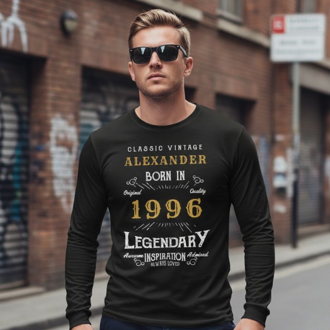 Camiseta 30th Birthday 1996 Add Name Black Gold Legendary (Born 1996 legend t-shirt. Urban background out of focus.)