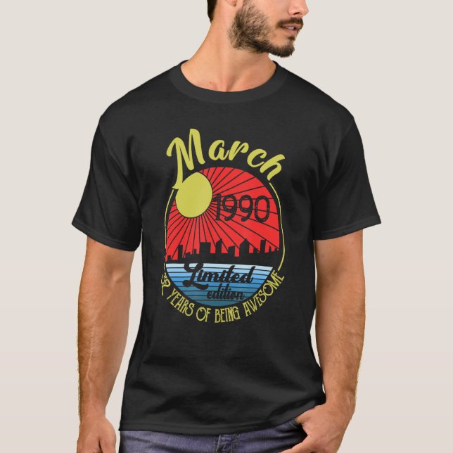 Camiseta 32º Aniversário, 32 Anos, Incrível Desde 19 de mar (Frente)
