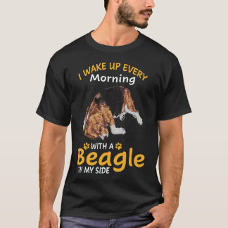 Camiseta 33 Eu acordo todas as manhãs com um Beagle ao meu 