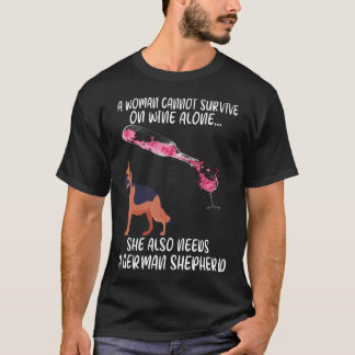 Camiseta 33 Uma Mulher Não Pode Sobreviver Só Com Vinho Ela