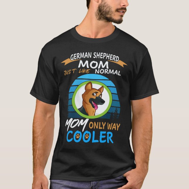 Camiseta 34 Mãe Pastora Alemã Igual a Mãe Normal Só Que Mai (Frente)