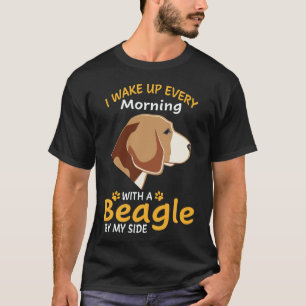 Camiseta 35 Eu acordo todas as manhãs com um Beagle ao meu