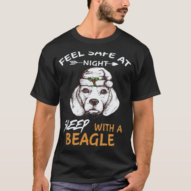 Camiseta 37 Sinta-se Seguro à Noite Dormindo Com Um Beagle (Frente)