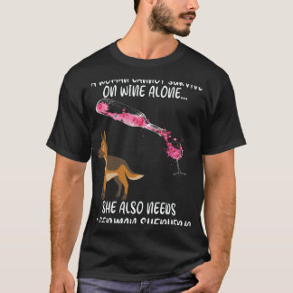 Camiseta 37 Uma Mulher Não Pode Sobreviver Só Com Vinho Ela