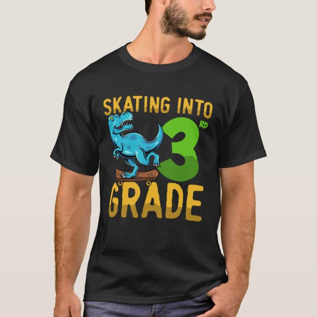 Camiseta 3 Class Dinosaur Skateboard Last First Day School  (Frente)