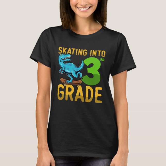 Camiseta 3 Class Dinosaur Skateboard Last First Day School  (Frente)