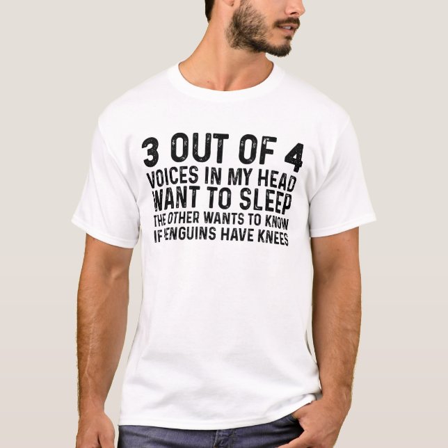Camiseta 3 Em 4 Vozes Na Minha Cabeça Querem Dormir (Frente)