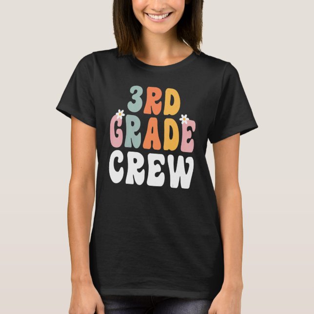 Camiseta 3rd Grade Crew Retro Groovy Teacher Happy 1st Day  (Frente)