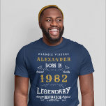 Camiseta 40º Aniversário 1982 Acrescentar Nome Azul Ouro Le<br><div class="desc">aniversário de 40 anos adicione seu nome Tshirt. Edite o nome e o ano com o modelo fornecido. Uma camiseta azul de aniversário maravilhosa. Mais presentes e material de festa disponíveis com o design "Legendário" na loja.</div>