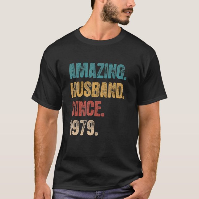 Camiseta 43 Aniversário De Casamento Para Ele Um Marido Inc (Frente)