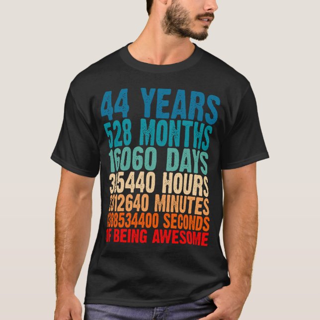 Camiseta 44 Anos De Ser Um Presente Fantástico Com 44 Anos  (Frente)