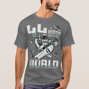 Camiseta 44 Anos Fora Deste Mundo, Prato De Aniversário 44