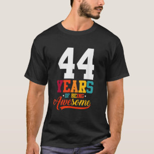 Camiseta 44 Anos Sendo Fantástico Oferece 44 de 44 Anos