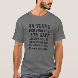 Camiseta 44 Anos Sendo Uma Vintage Incrível Com 44 Anos De