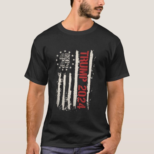 Camiseta 45 47 Trump 2024 American Flag T Shirt (Frente)