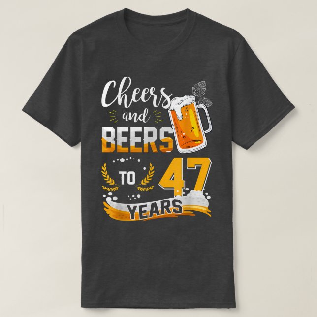 Camiseta 47th Birthday Cheers And Beers To 47 Years Born In (Frente do Design)