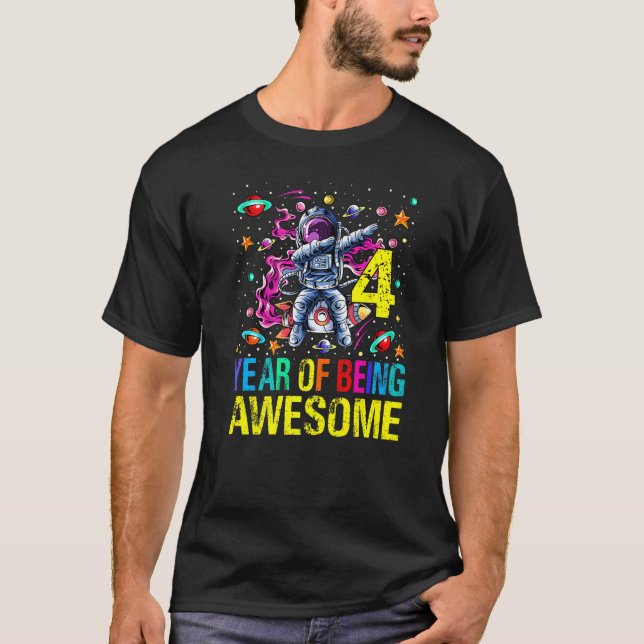 Camiseta 4 Aniversário De Ser Astronauta Espetacular (Frente)