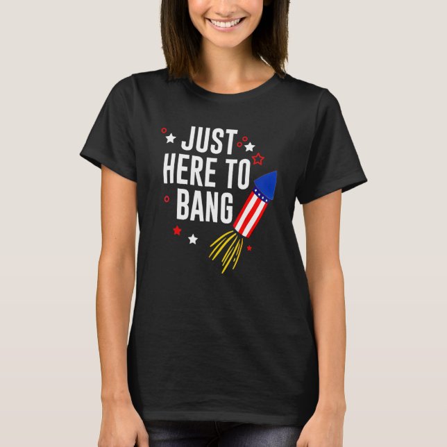 Camiseta 4 De Julho Apenas Aqui Para Bang American Flag Fir (Frente)