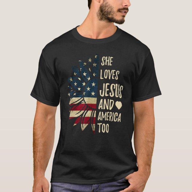 Camiseta 4 De Julho, Bandeira Que Ela Ama Jesus E América P (Frente)
