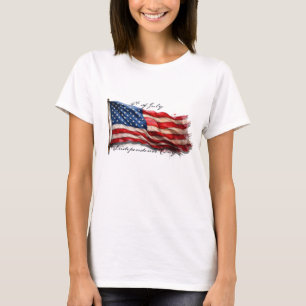 Camiseta 4 de julho - Celebrar com a bandeira dos EUA