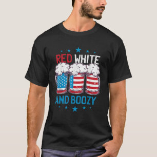 Camiseta 4 de julho Red White e Boozy EUA Flag Beer Mug