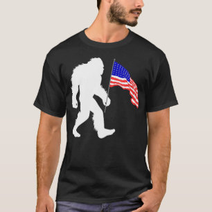 Camiseta 4 De Julho Sasquatch Bigfoot Segurando American Fl