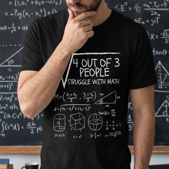 Camiseta 4 em cada 3 pessoas lutam com a matemática (Criador carregado)