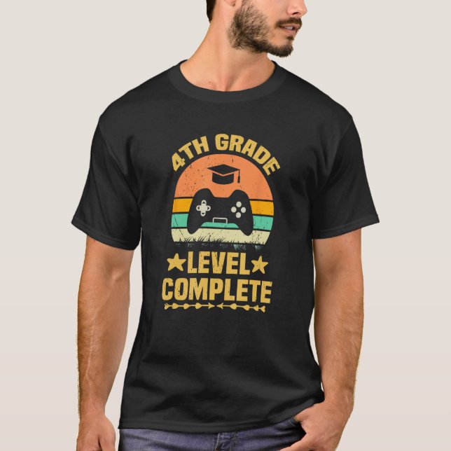 Camiseta 4th Grade Level Complete Last Day Of School Video  (Frente)