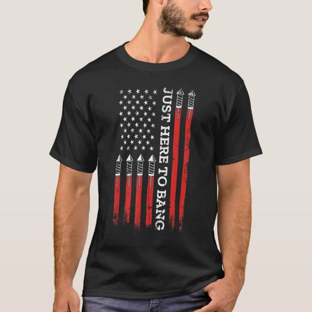 Camiseta 4th Of July Fireworks With USA Flag And Just Here  (Frente)