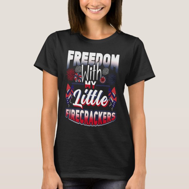 Camiseta 4th Of July Freedom With My Firecrackers Patriotic (Frente)