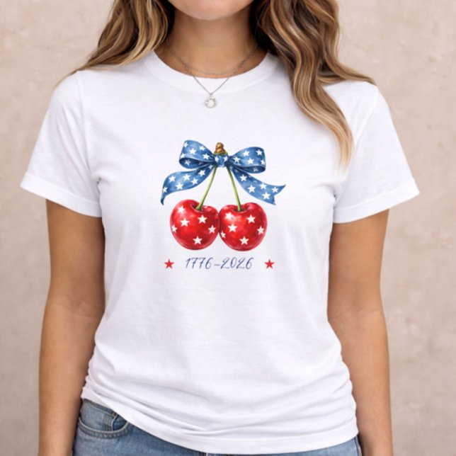 Camiseta 4th of July Patriotic Cherry (patriotic women t-shirt with cherry bow 1776–2026 America design on neutral background)