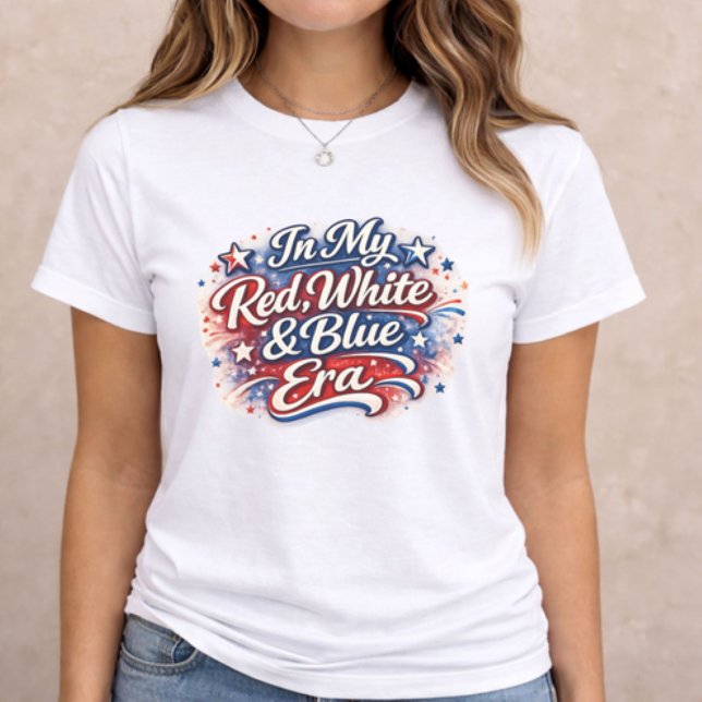 Camiseta 4th of July Red White and Blue Era (patriotic women t-shirt with In My Red White and Blue Era text on neutral background)