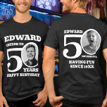Camiseta 50º Aniversário, texto branco com foto dupla later<br><div class="desc">Feliz 50º Aniversário, texto branco, nome e duas camisetas. Uma divertida camiseta personalizada de 50° lado em design de texto branco em negrito. Personalize esta camisa de aniversário com uma fotografia da pessoa de aniversário no meio do número 0, tanto na frente como no verso. Excelente por adicionar diversão a...</div>