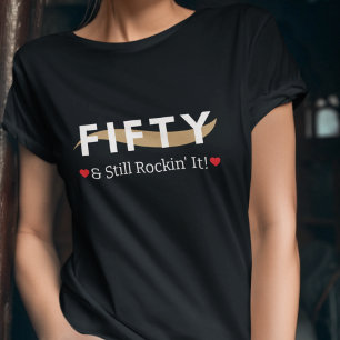 Camiseta 50 & Ainda Rockin' It! Tipografia de Aniversário P