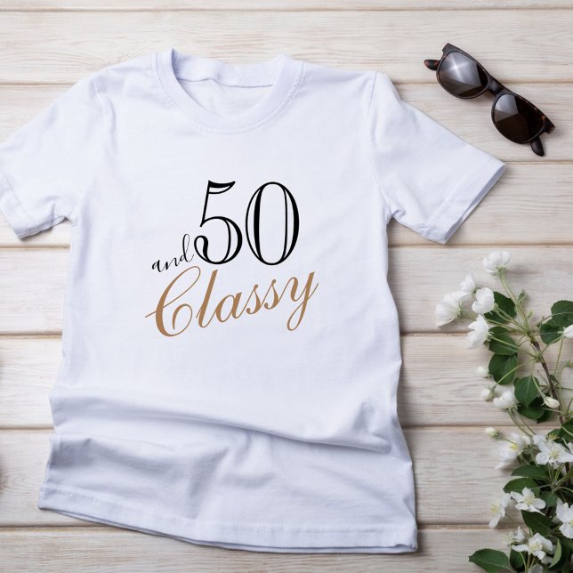 Camiseta 50 e Classy Elegant Black Ouro Script Birthday (Criador carregado)